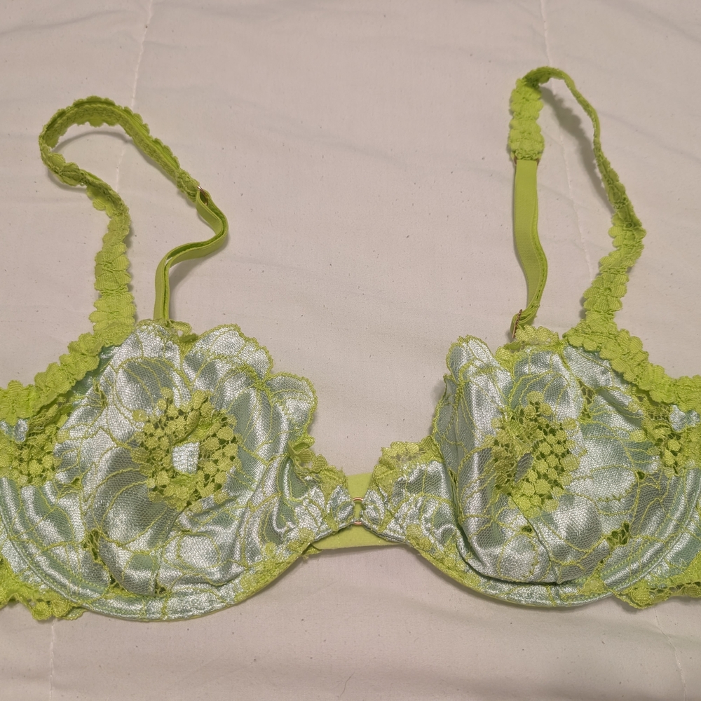 Savage X Fenty Lime Green Floral Bra 32D Free w/any Other Purchase